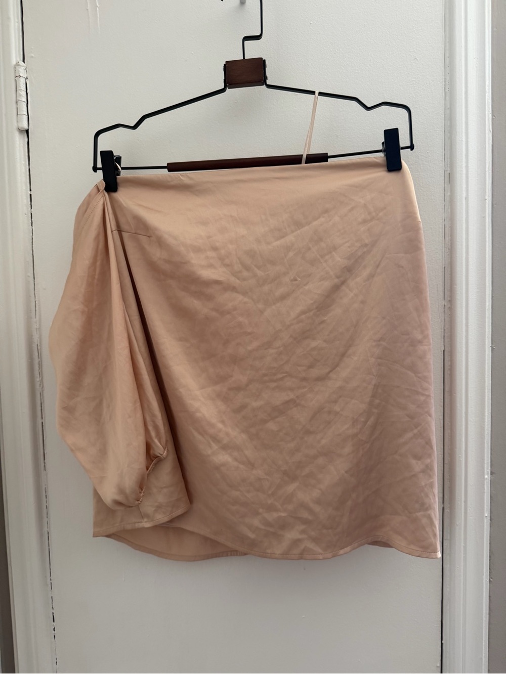 LA CHATEAU • Silky Blush Puff Sleeve Top